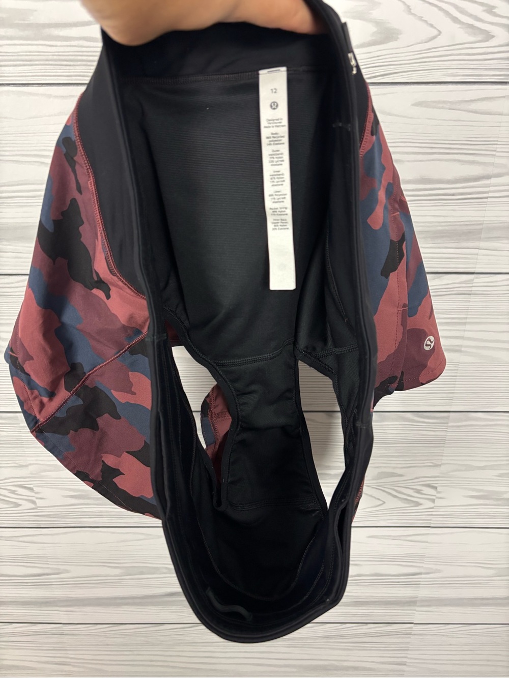 Lululemon Speed Up Low-Rise lined shorts size 12 camo smoky red - Picture 8 of 8